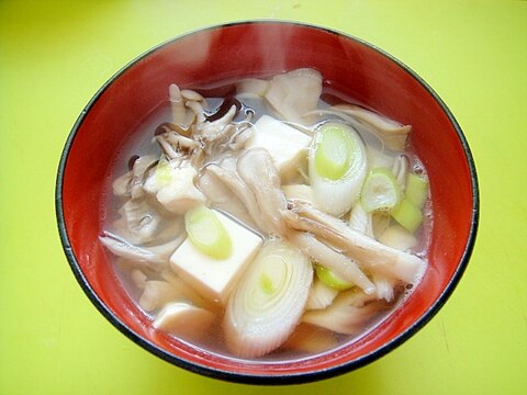 豆腐と舞茸長ネギの醤油汁